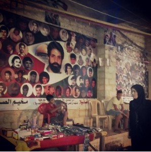 Le foto degli shuhada', i martiri di Sabra e Shatila vicino a una moschea del campo profughi (foto Elia Milani)