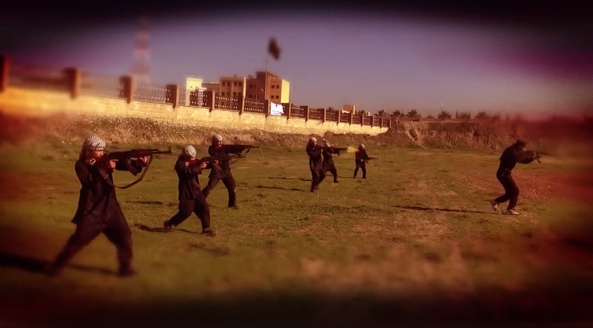 Bambini soldato nel campo di addestramento dell'Isis (You Tube)