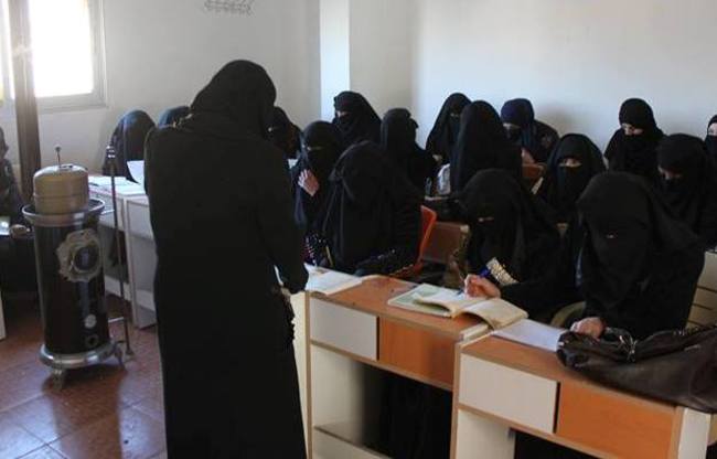 Una sezione femminile di una scuola a Raqqa (Al Shurfa)